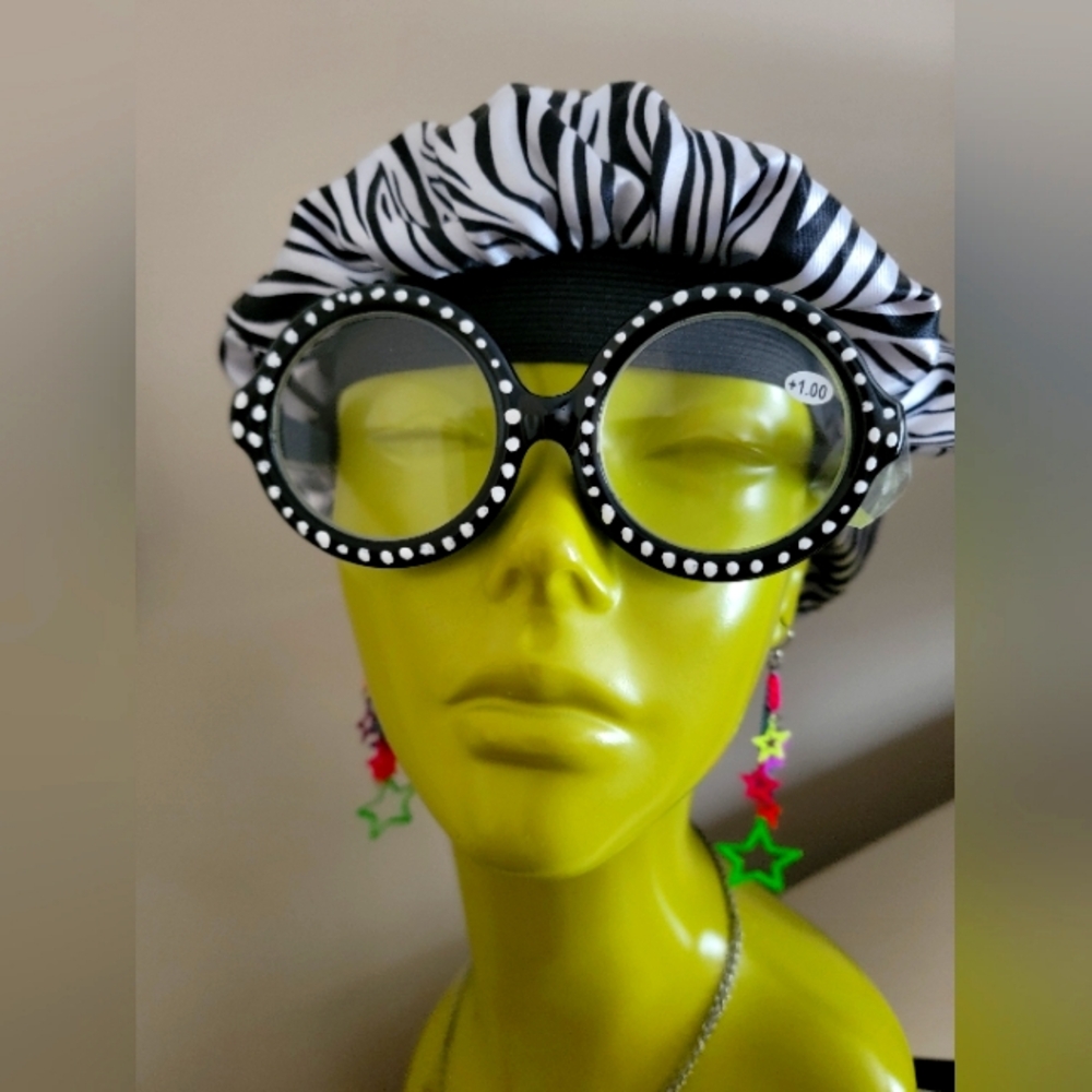 Readers +1.00, earrings and waist bag bundle